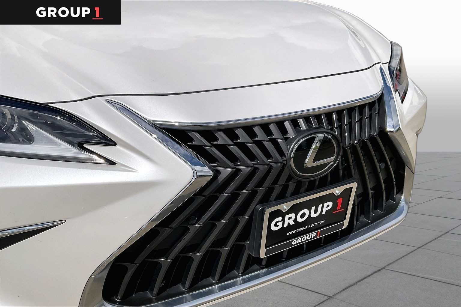 Used 2024 Eminent White Pearl Lexus  image 27