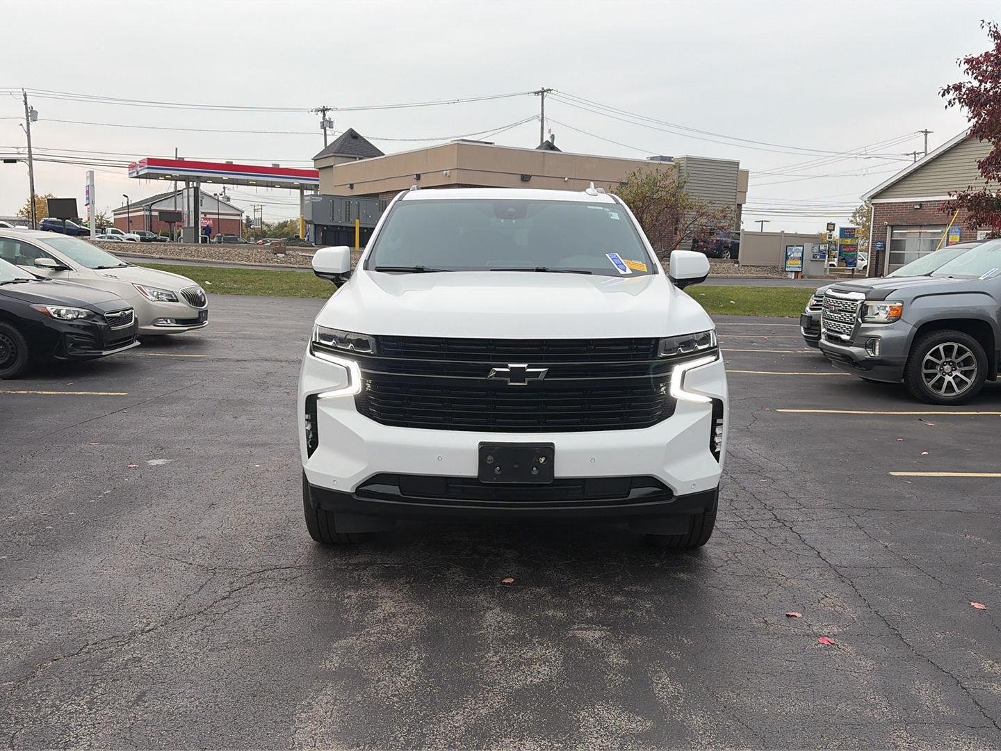 Used 2023 Wh Chevrolet  image 2
