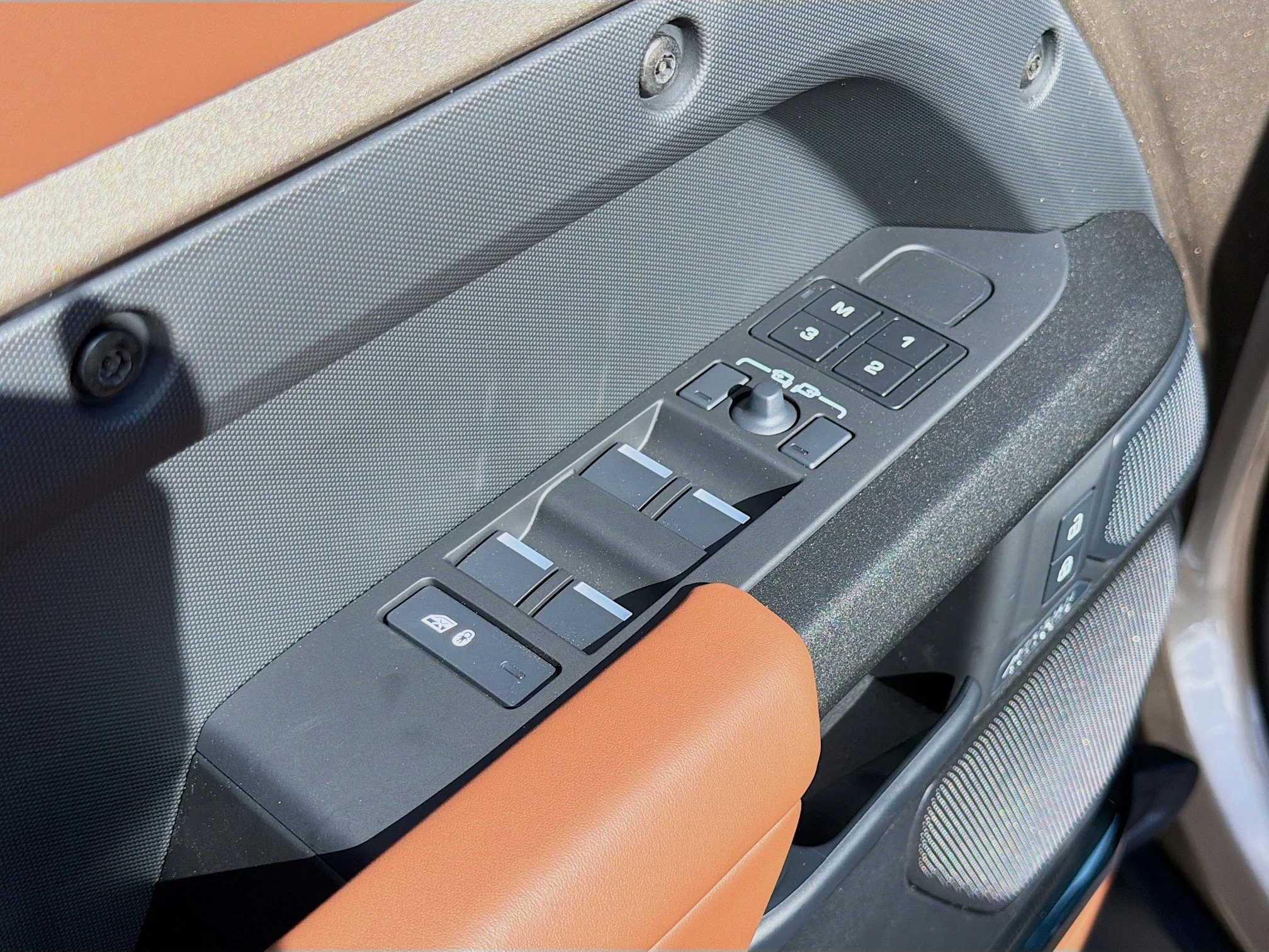 New 2026 Petra Copper Land Rover OCTA image 23