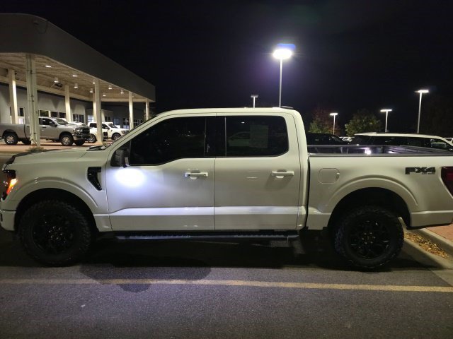 Used 2024 Oxford White Ford XLT image 2