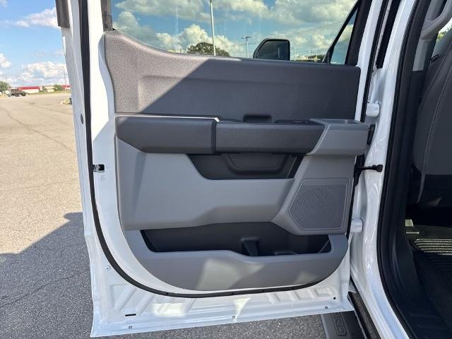 2026 Ford F-350 Super Duty Chassis Cab XL - Photo 15