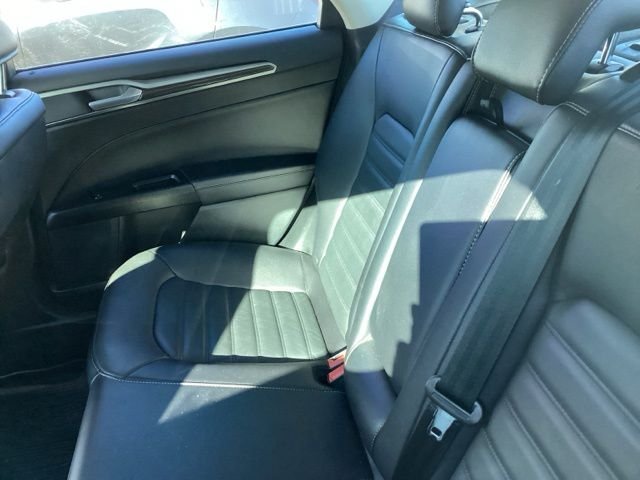 Used 2017 Shadow Black Ford SE image 13