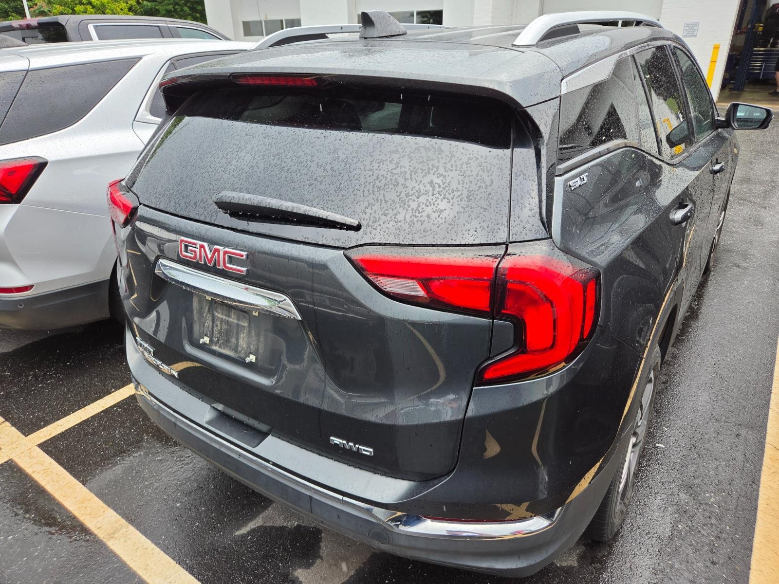 Used 2021 GRAPHITE GRAY METALLIC GMC SLT image 5