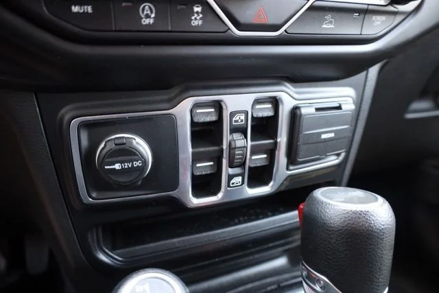 Used 2023 White Jeep Sahara image 29