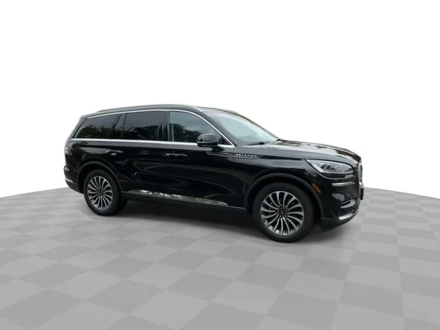 Used 2023 Black Lincoln Reserve image 3