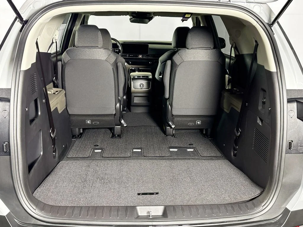 New 2027 Ceramic Silver Kia LX image 20