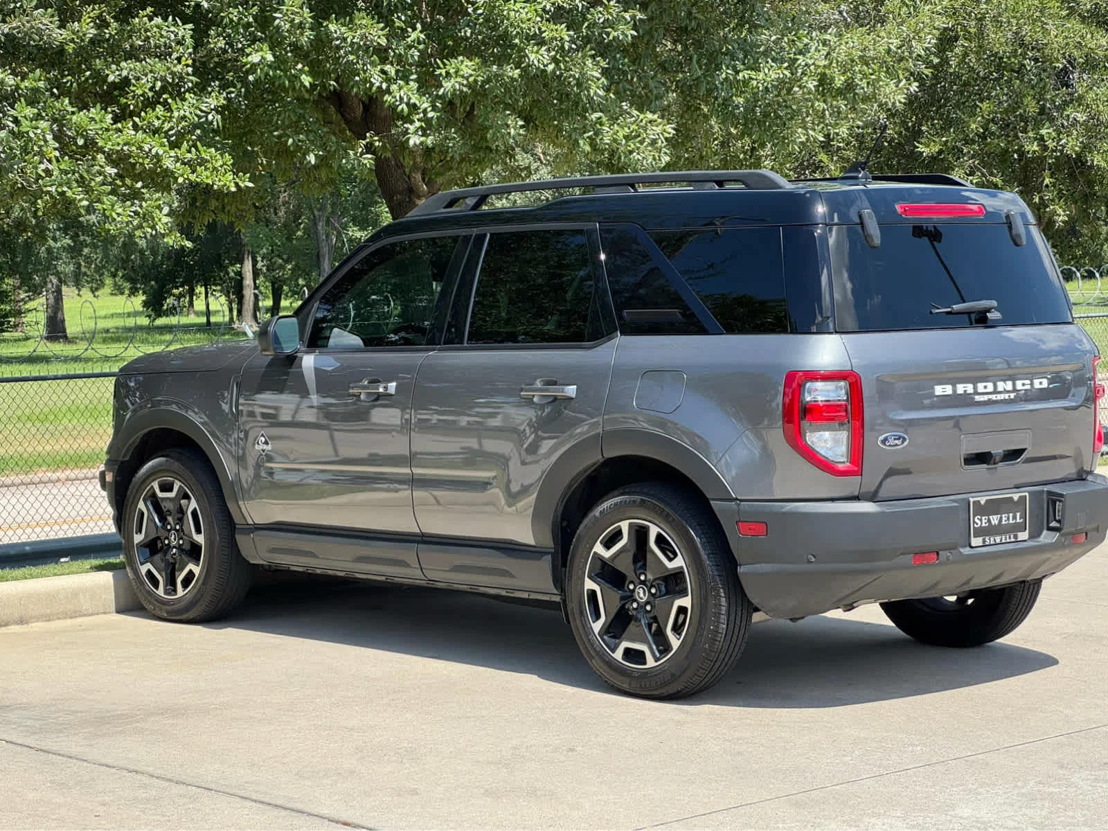 Used 2022 Carbonized Gray Metallic Ford Outer Banks image 8