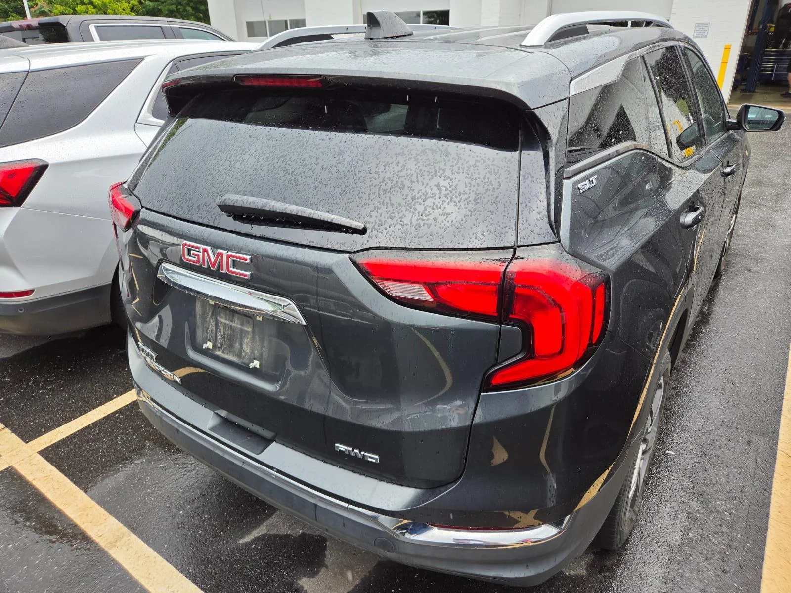 Used 2021 GRAPHITE GRAY METALLIC GMC SLT image 5