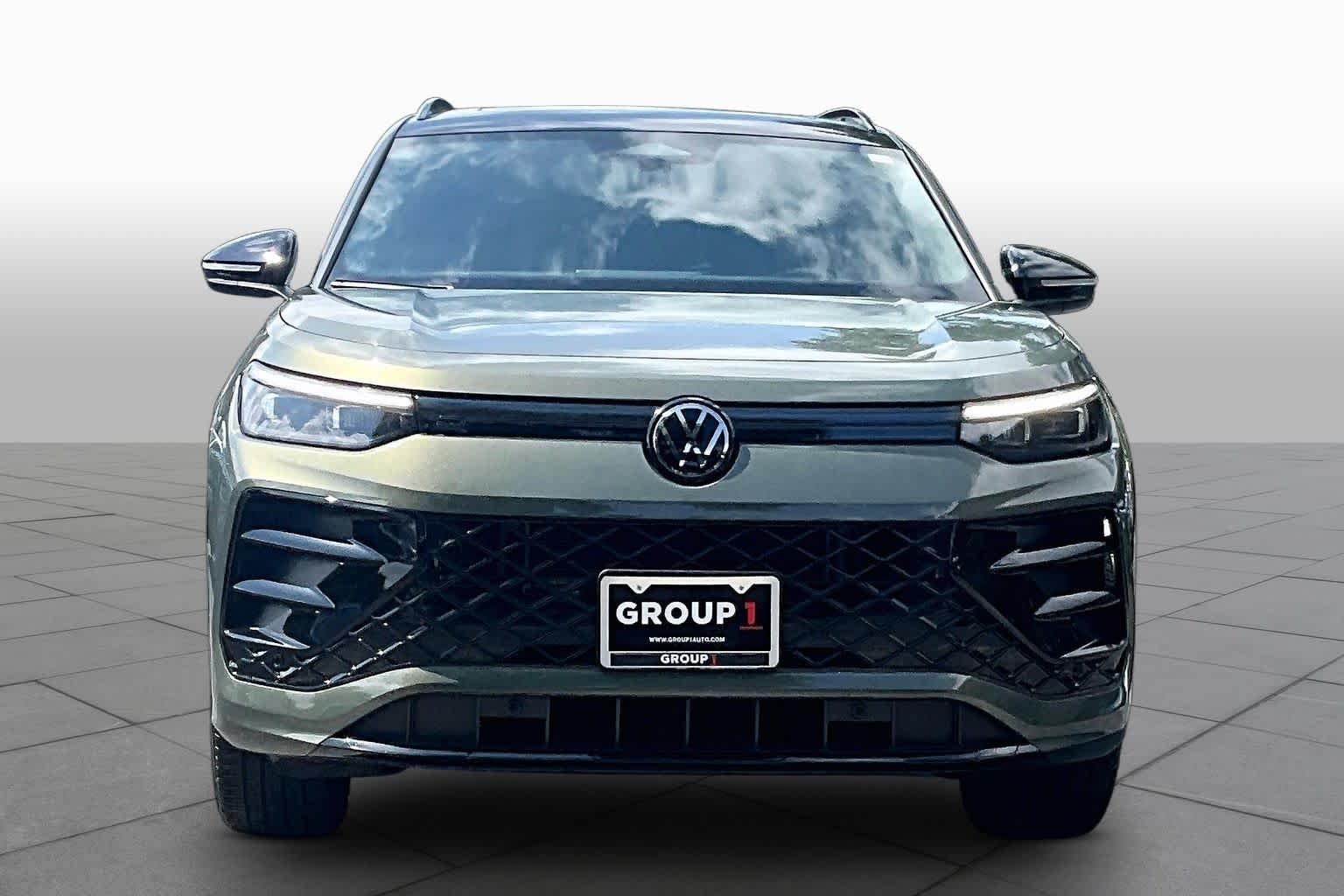 Certified Pre-Owned 2025 Volkswagen Tiguan SE R-Line Black