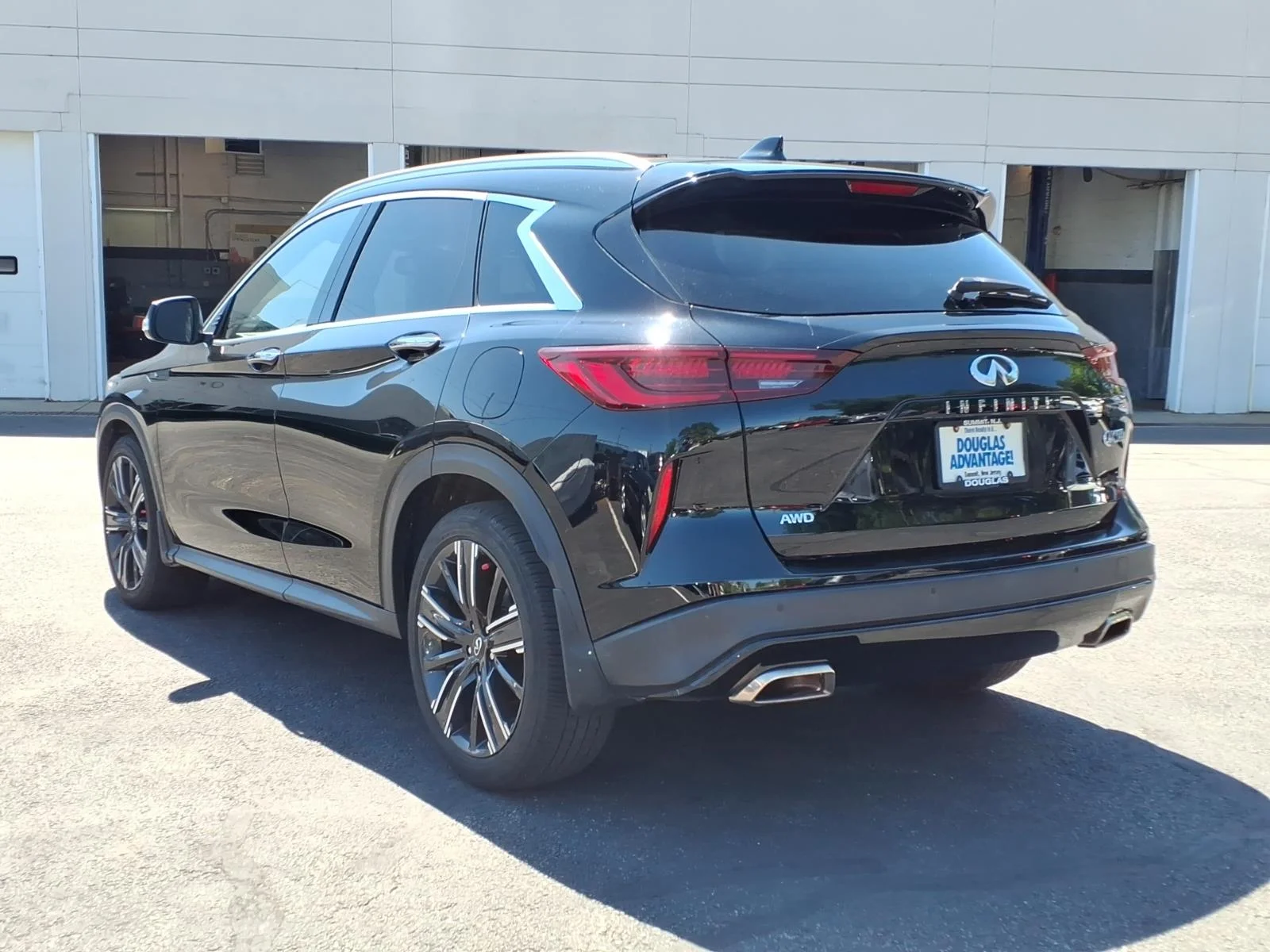 Certified Used 2022 Black INFINITI LUXE image 8