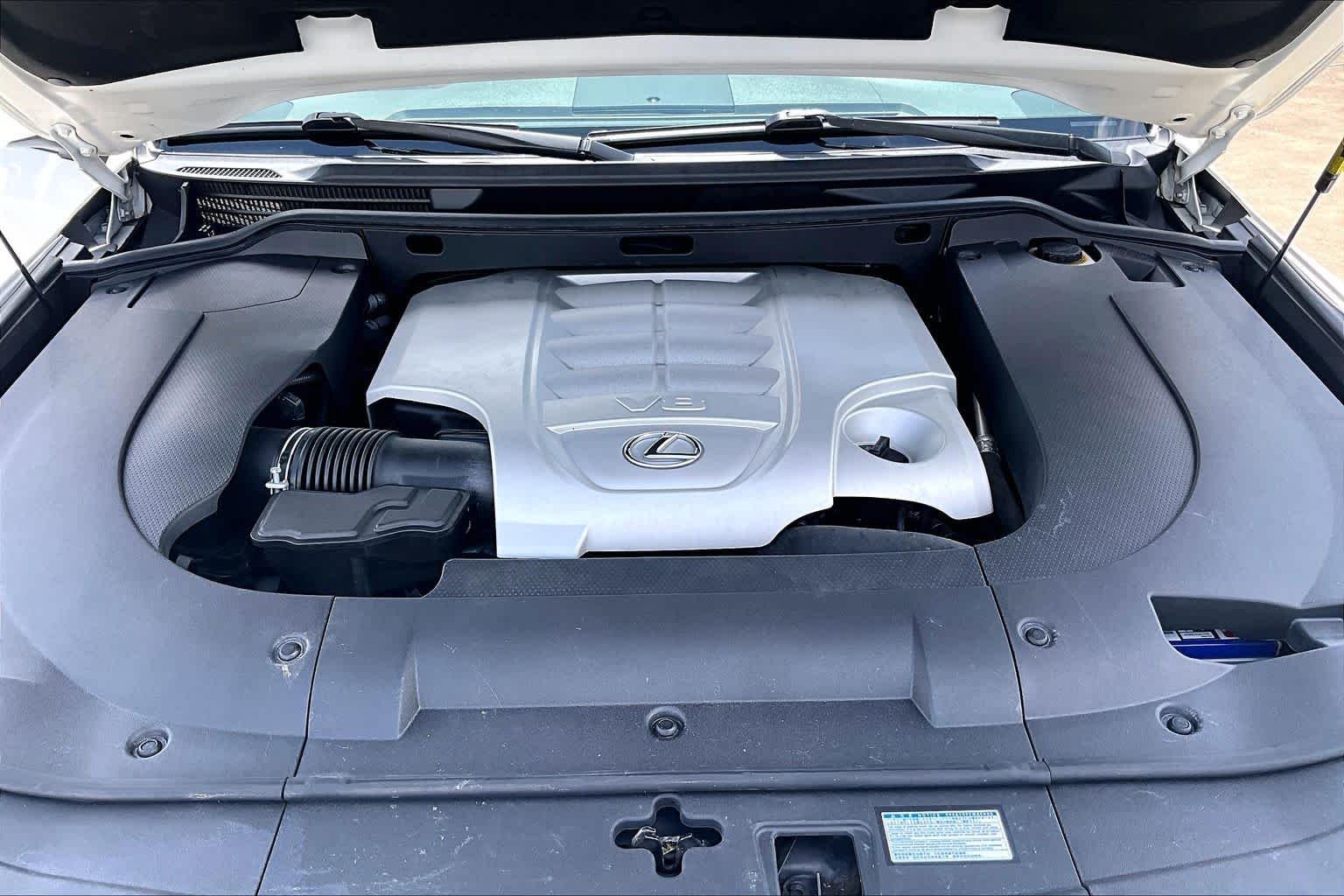 Used 2014 Starfire Pearl Lexus  image 29