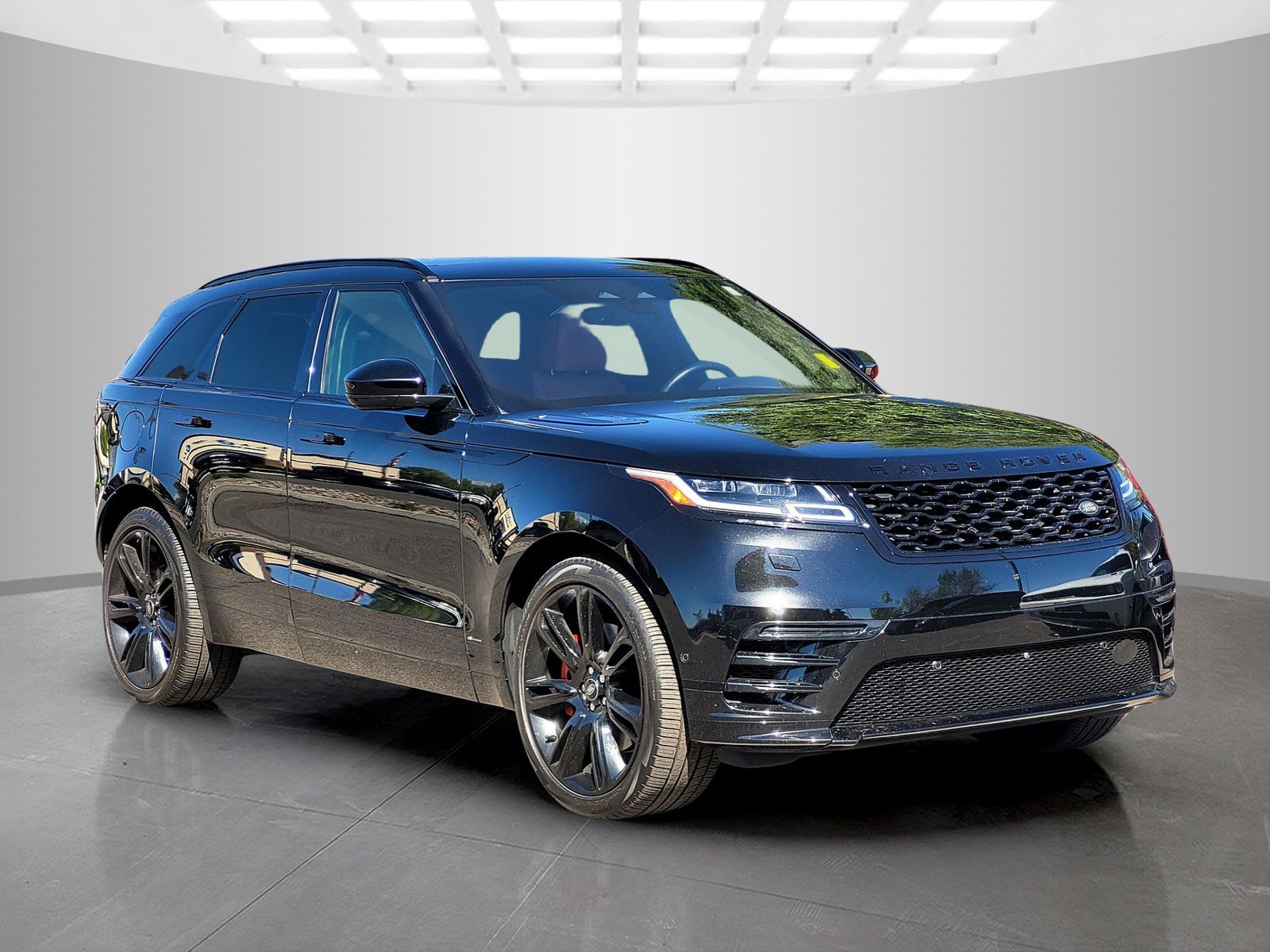 Used 2021 Black Land Rover R-Dynamic HSE image 8