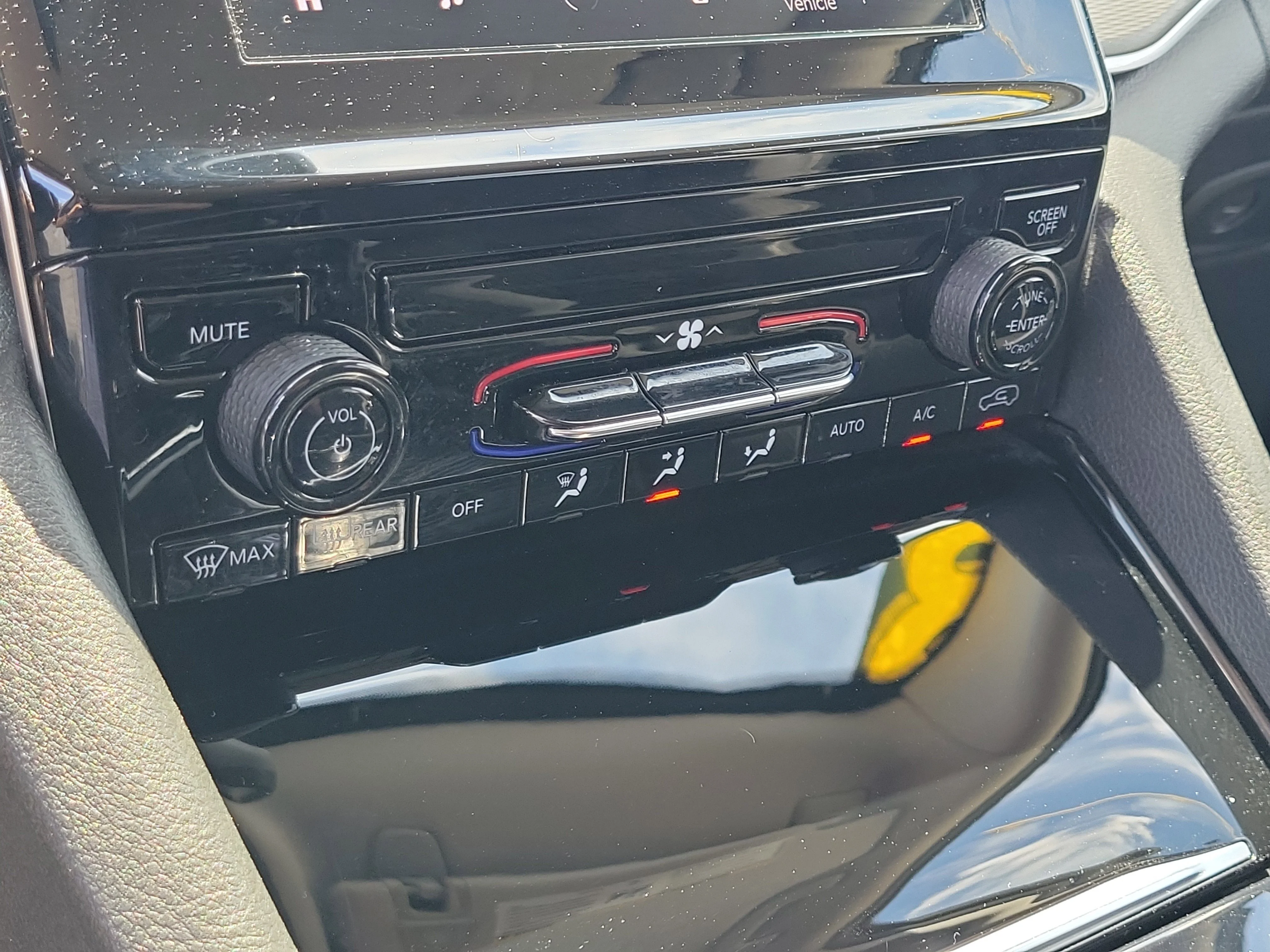 Used 2023 Velvet Red Pearlcoat Jeep Laredo image 30