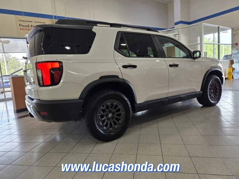 Used 2026 White Honda TRAILSPORT AWD image 4