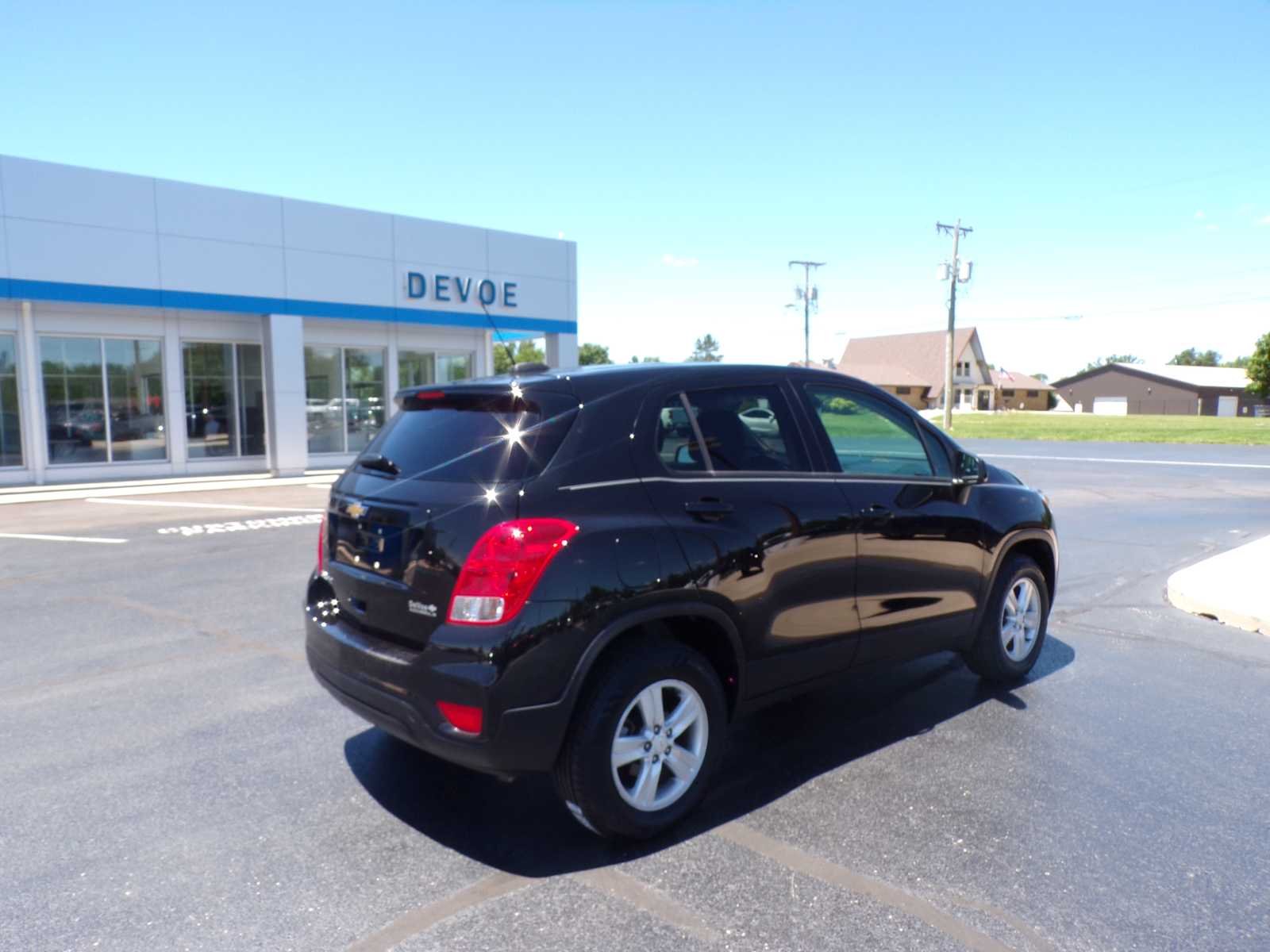 Used 2022 Chevrolet Trax LS with VIN KL7CJNSM1NB527884 for sale in Alexandria, IN