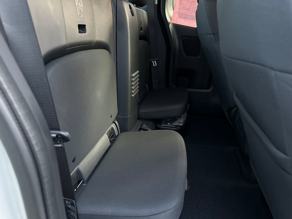 2025 Nissan Frontier SV - Photo 28