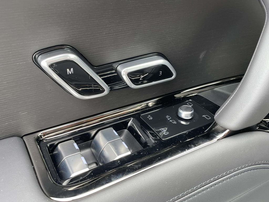 New 2026 Fuji White Land Rover Dynamic SE image 33