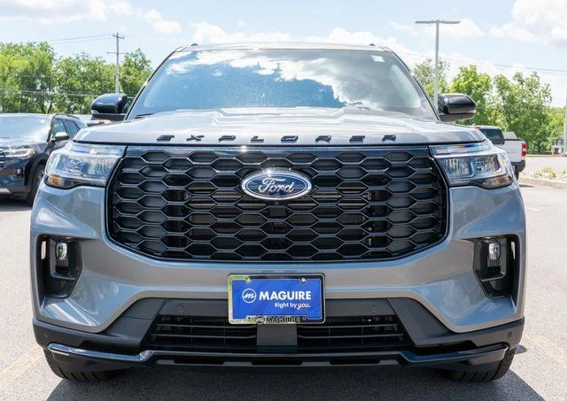 New 2026 Carbonized Gray Metallic Ford ST-Line image 3