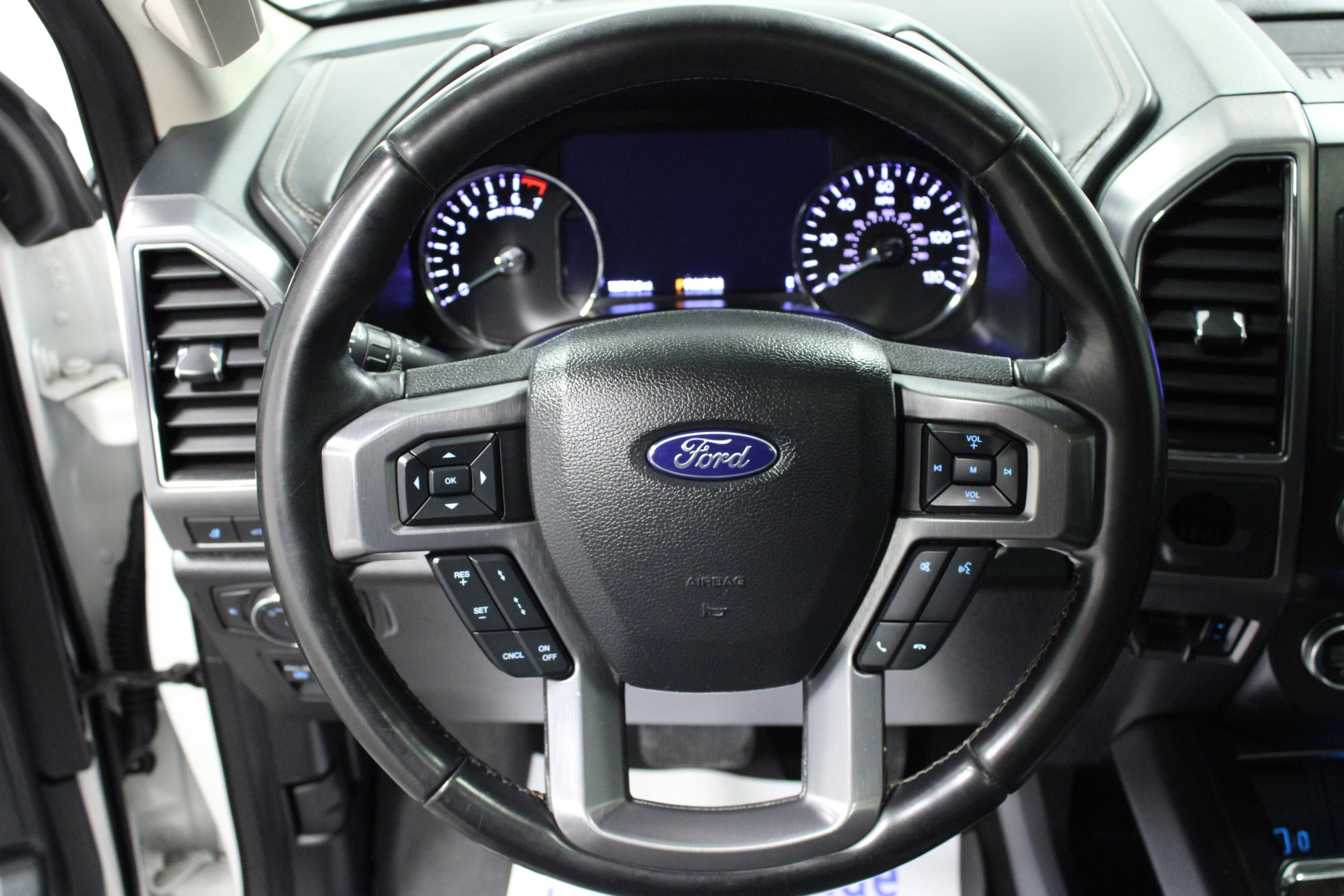 Used 2020 White Metallic Ford Platinum image 18