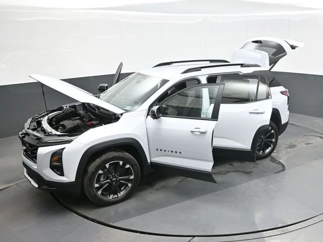 New 2026 Polar White Tricoat Chevrolet RS image 28
