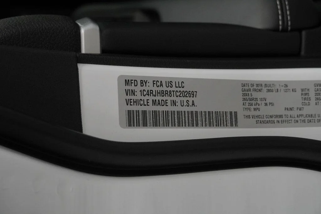 New 2026 Bright White Clear-Coat Exterior Paint Jeep Limited image 39