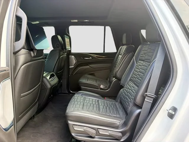 Used 2022 Crystal White Tricoat Cadillac Sport Platinum image 23