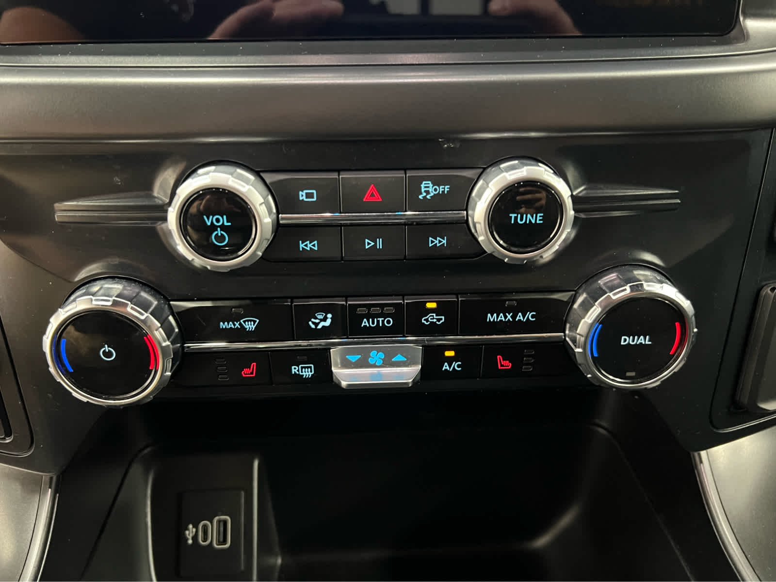 Used 2025 Oxford White Ford Tremor image 3