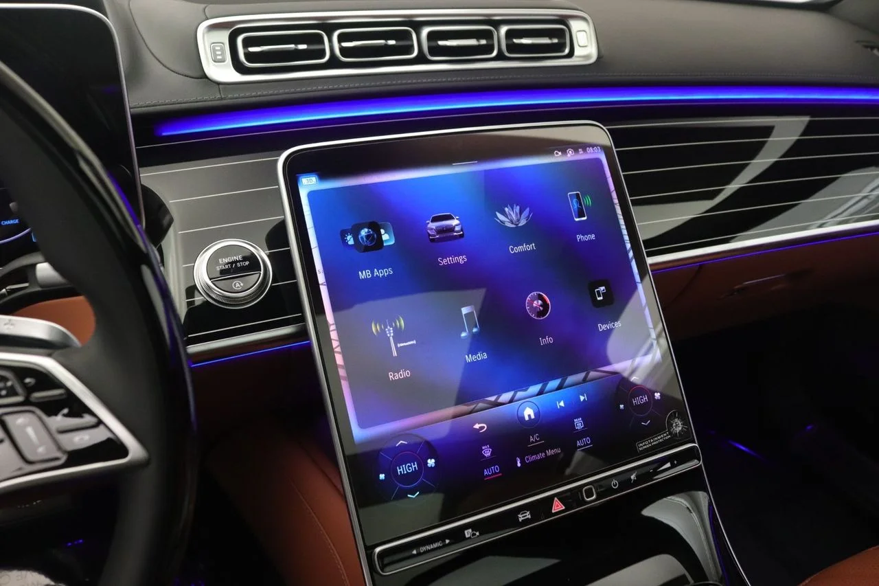 New 2026 Emerald Green Metallic Mercedes-Benz Maybach S 580 4MATIC® image 5