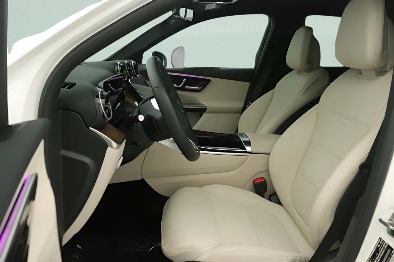 Used 2025 White Mercedes-Benz 350e 4MATIC® Plug in Hybrid image 30