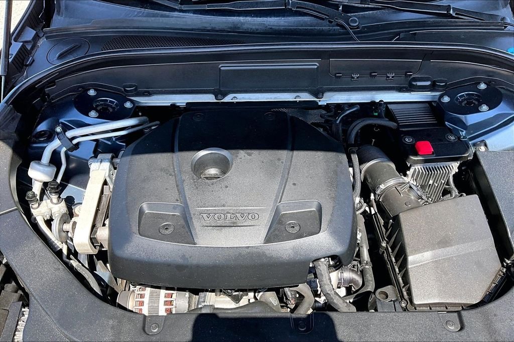 Used 2019 Blue Volvo T5 Momentum image 9