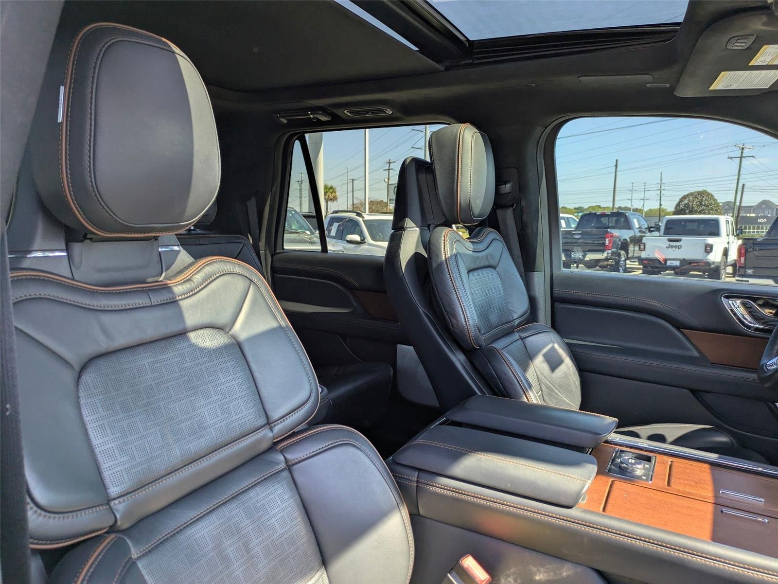 Used 2024 Silver Radiance Metallic Clearcoat Lincoln Black Label image 32