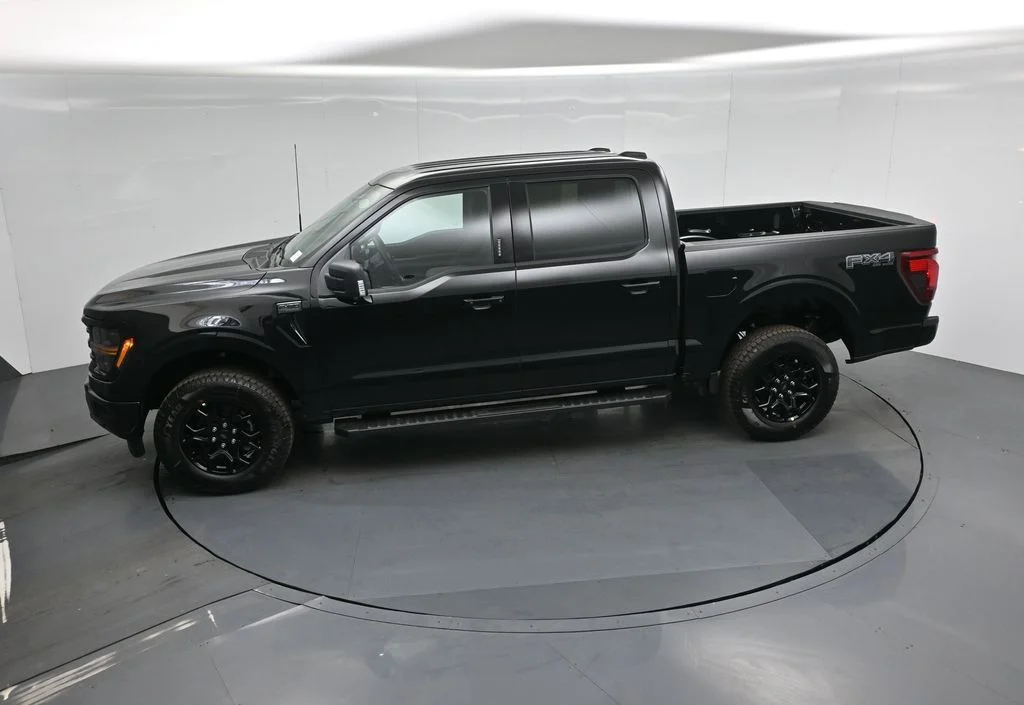 New 2026 Agate Black Metallic Ford XLT image 41