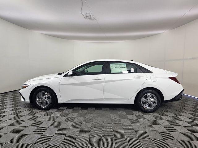 New 2026 White Hyundai SE image 2