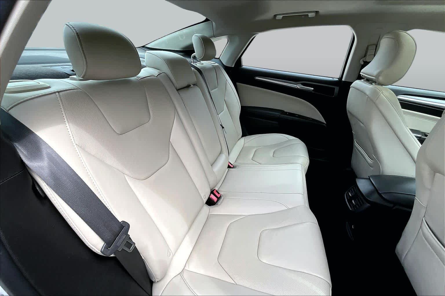 Used 2016 Oxford White Ford Titanium image 18