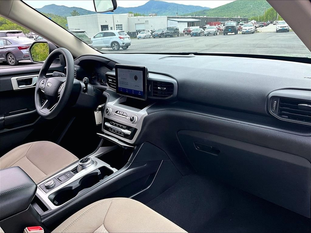 Used 2022 Silver Metallic Ford Base image 14