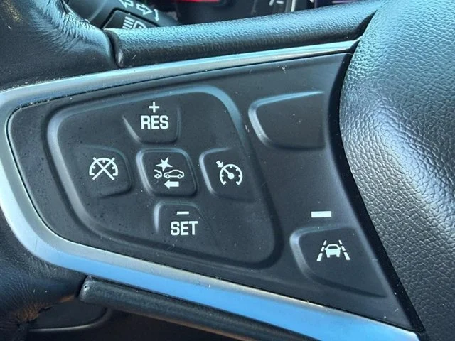 Used 2022 SILVER ICE METALLIC Chevrolet LT image 18