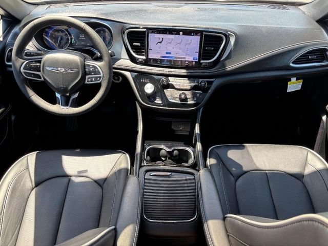 2026 Chrysler Pacifica Limited - Photo 13