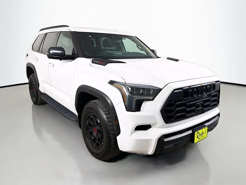 Used 2025 Ice Cap Toyota SR5 image 4