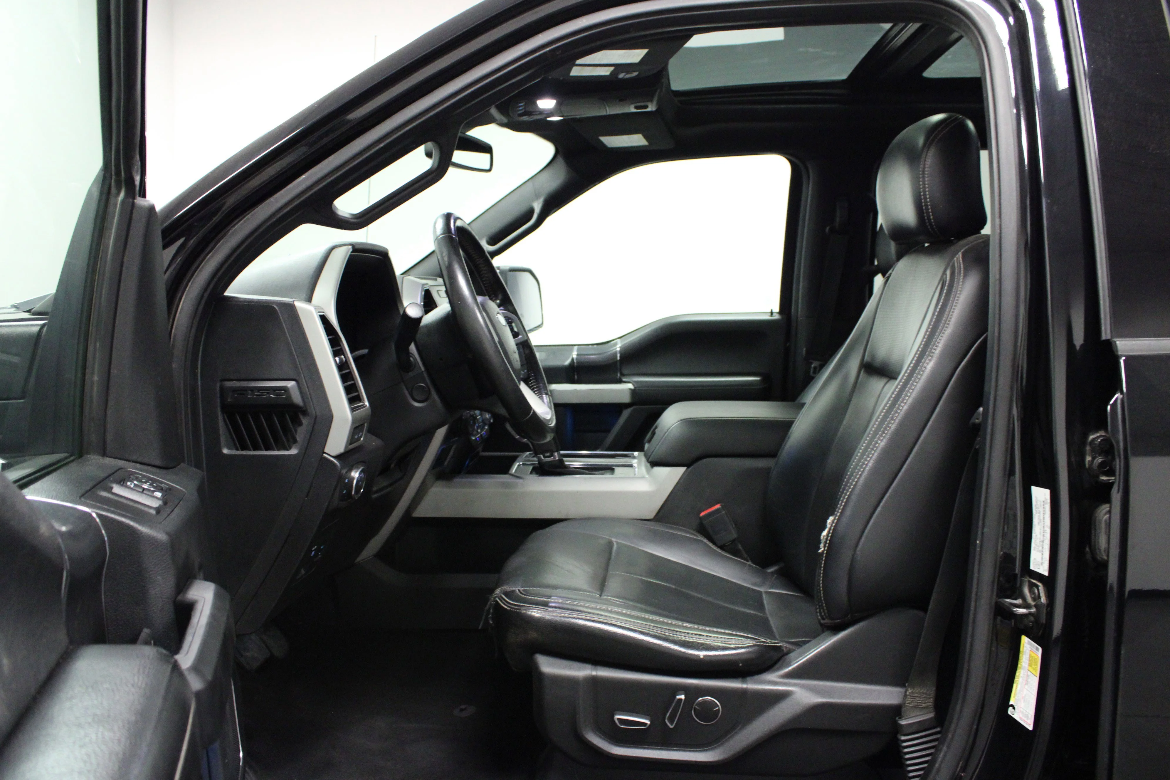 2018 Ford F-150 Lariat - Photo 12