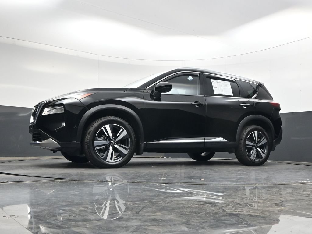Used 2021 Black Nissan Platinum image 39