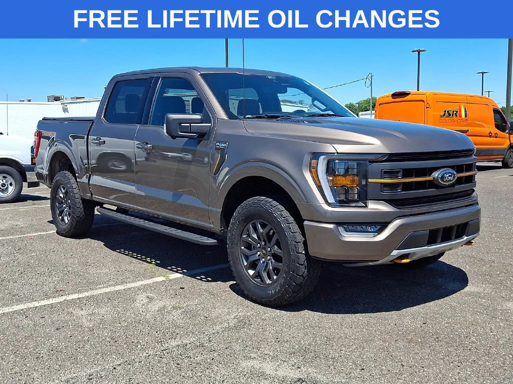 Used 2022  Ford XL image 1