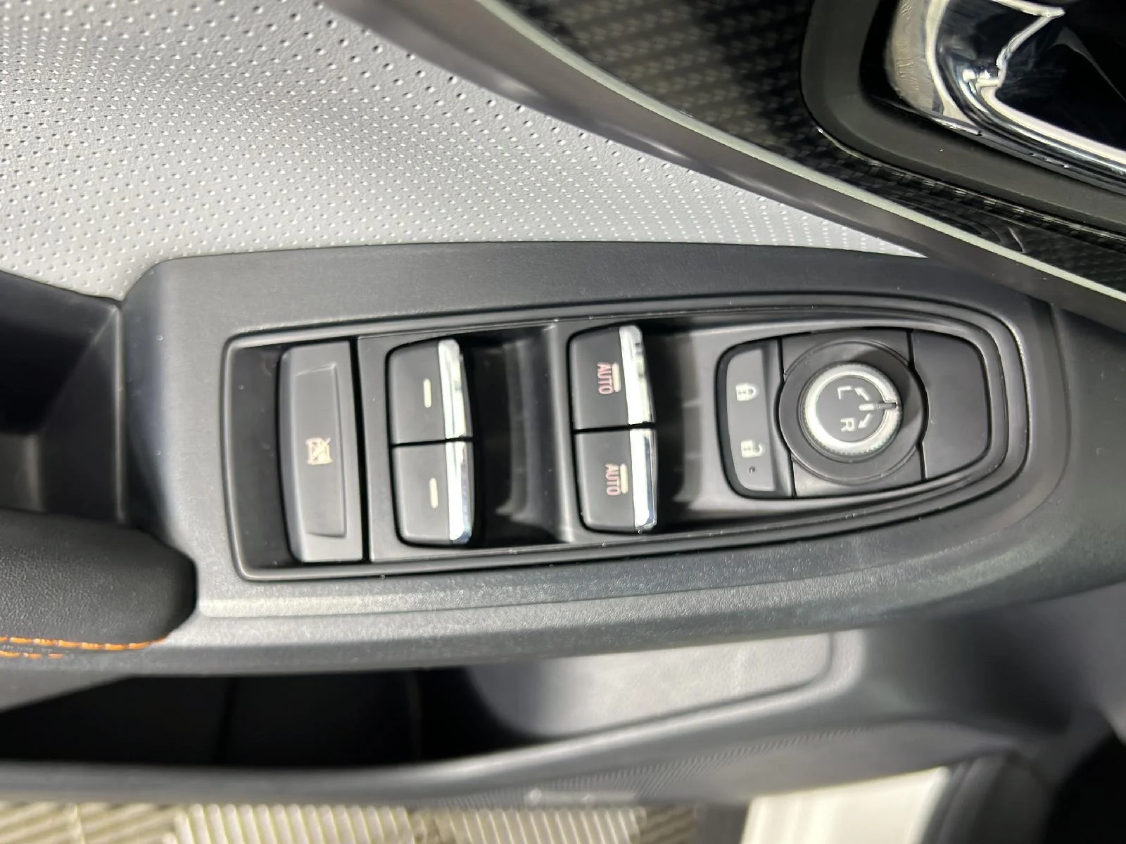 Used 2019 Crystal White Pearl Subaru Limited image 16