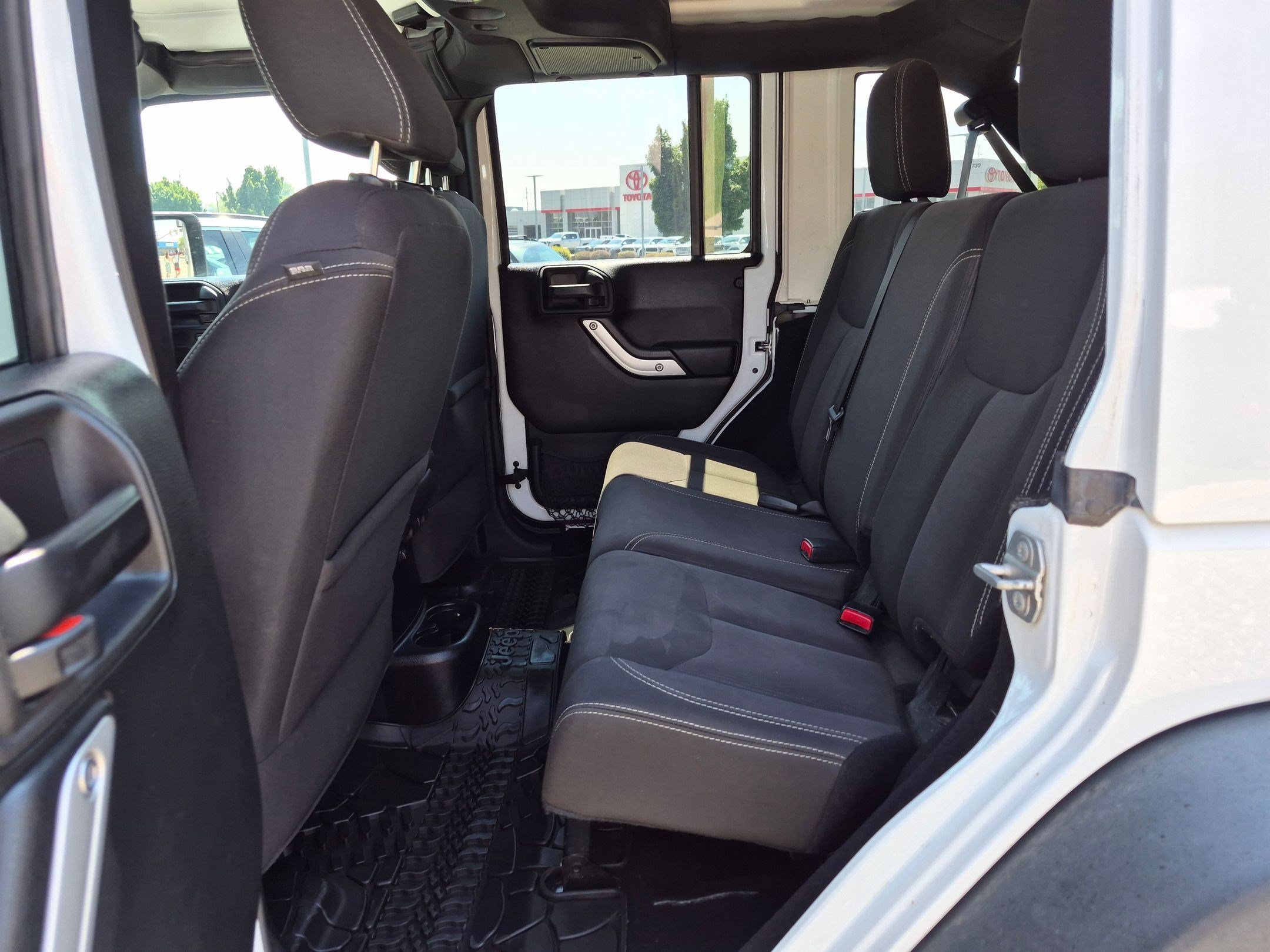 Used 2017 Bright White Clearcoat Jeep Rubicon image 23