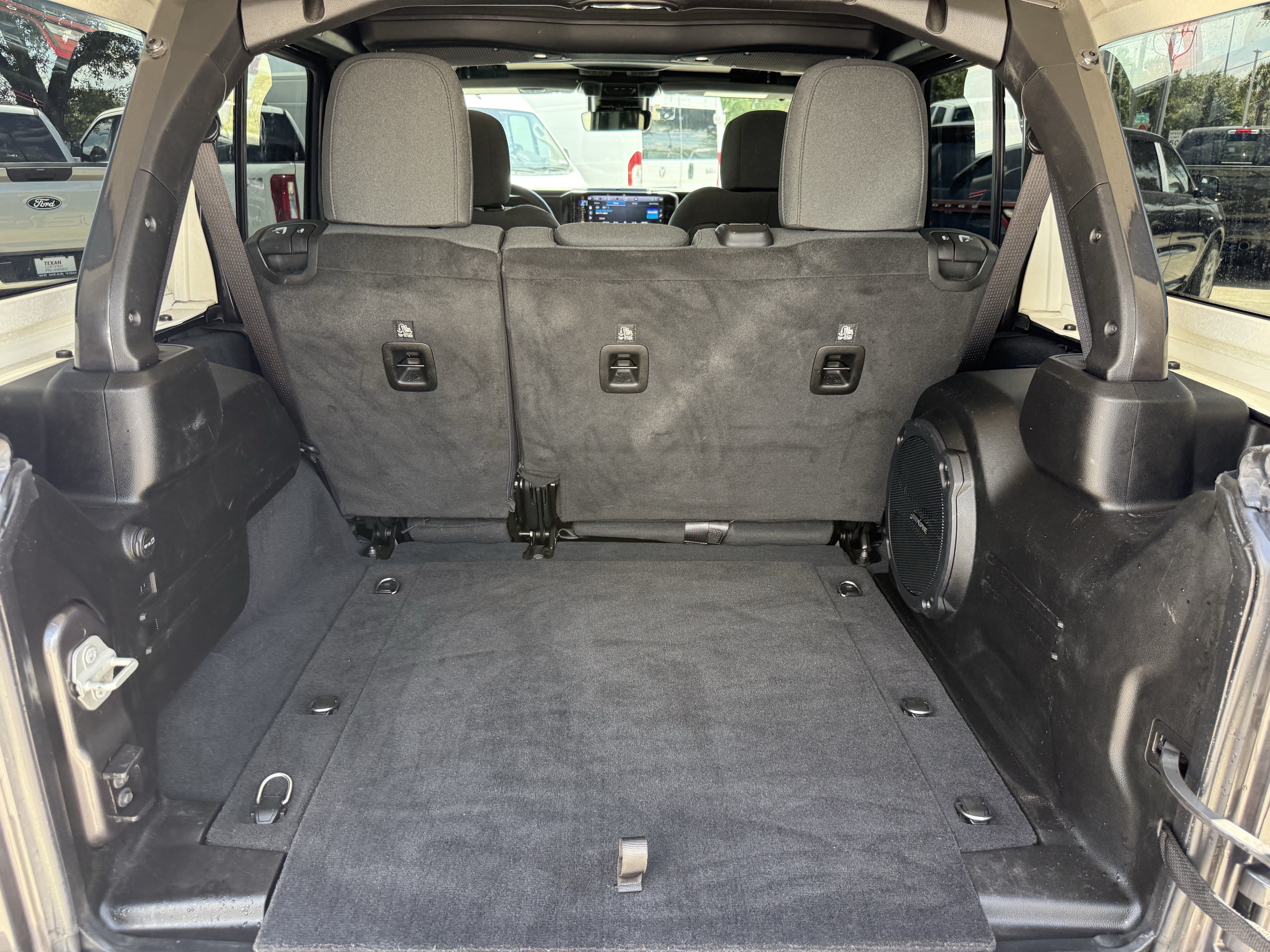Used 2024 Granite Crystal Metallic Clearcoat Jeep Rubicon image 28