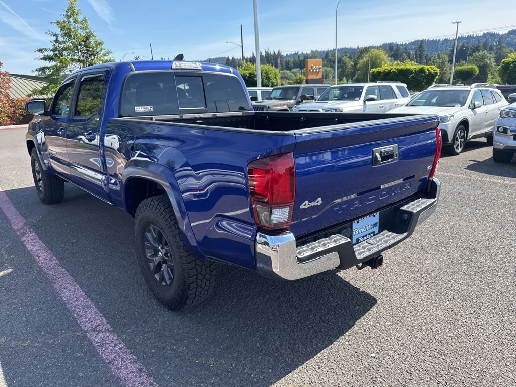 Used 2022 Blue Crush Metallic Toyota SR5 image 10