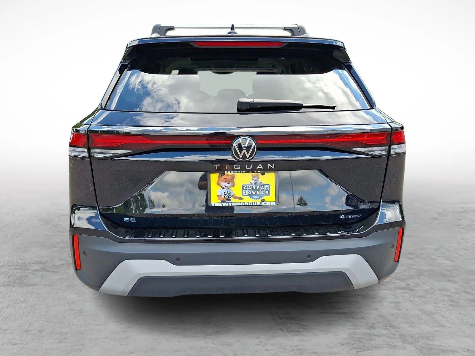 Used 2025 Deep Black Pearl Volkswagen SE image 5