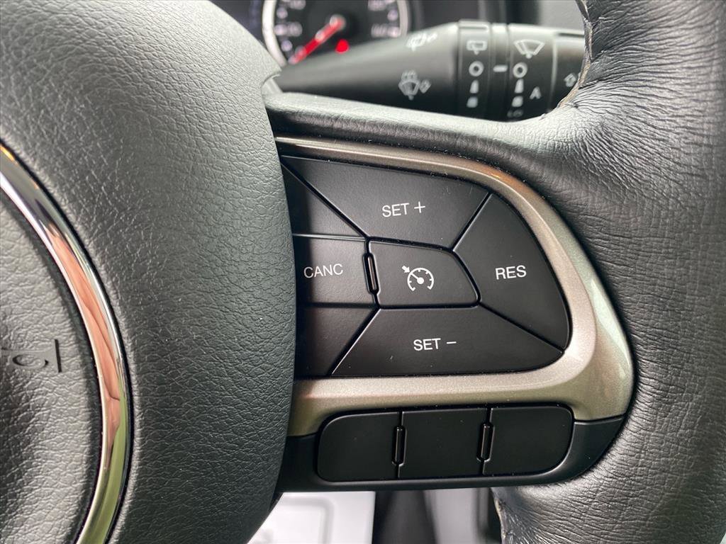 Used 2022 Sting-Gray Clearcoat Jeep Latitude image 18