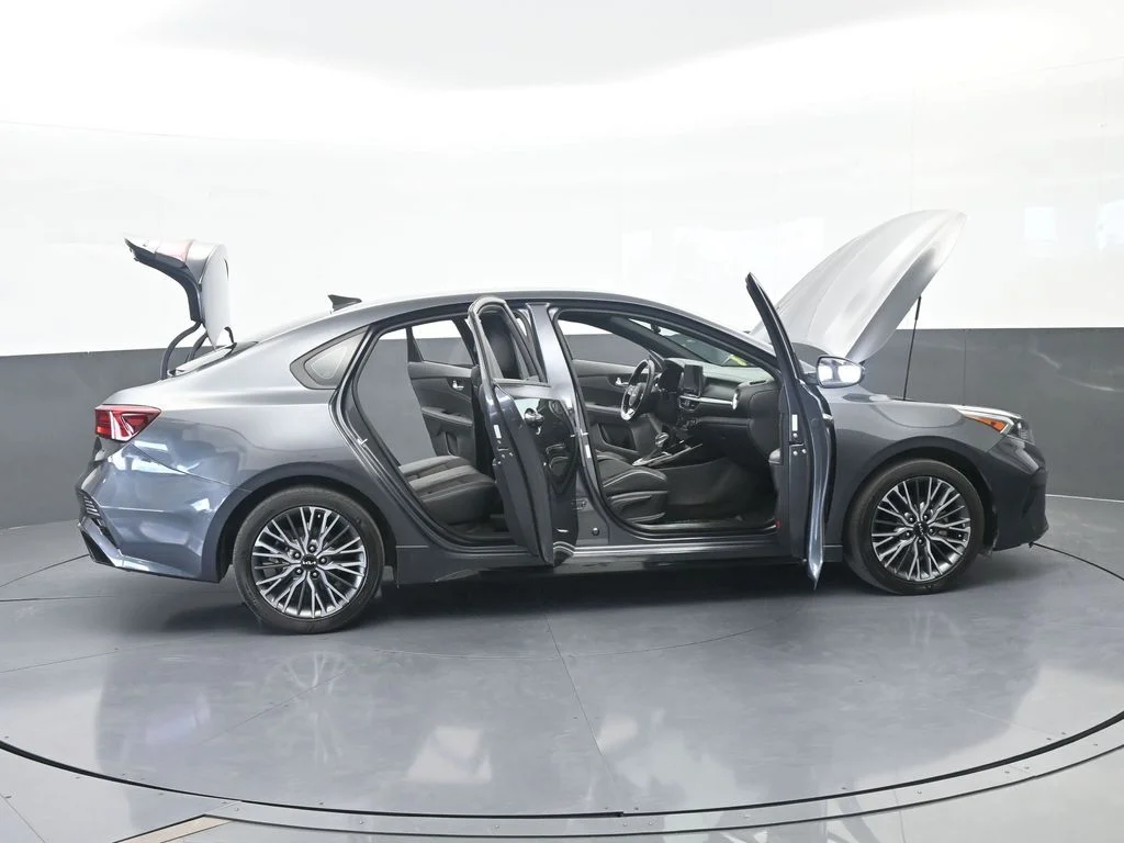 Used 2024 Gravity Gray Kia GT-Line image 73