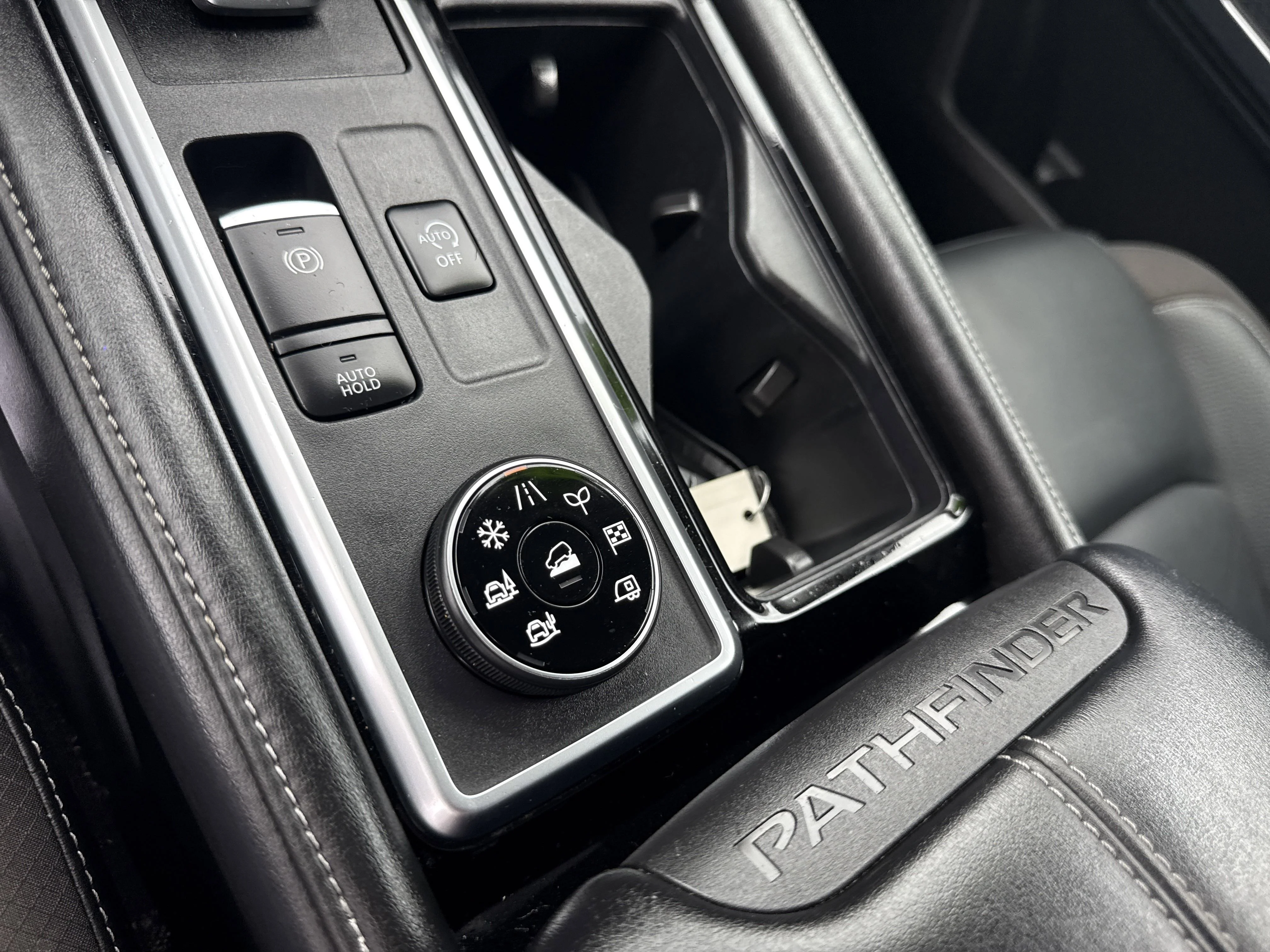 2022 Nissan Pathfinder SL - Photo 18
