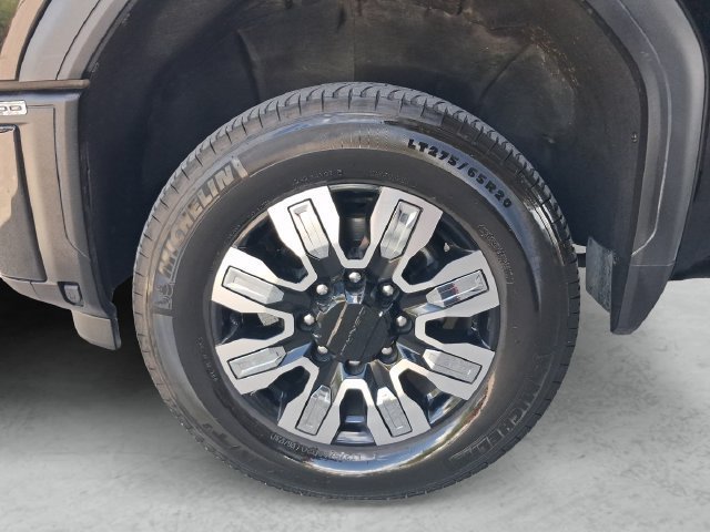 Used 2024 Onyx Black GMC Denali image 24